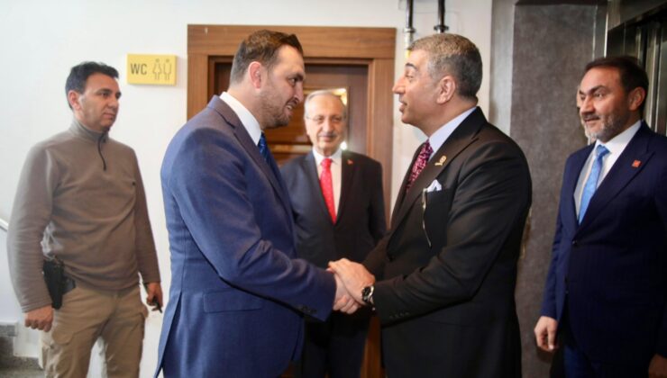Elazığ’da Bayramlaşma Trafiği: Gürsel Erol’dan AK Parti İl Başkanlığı’na Ziyaret!